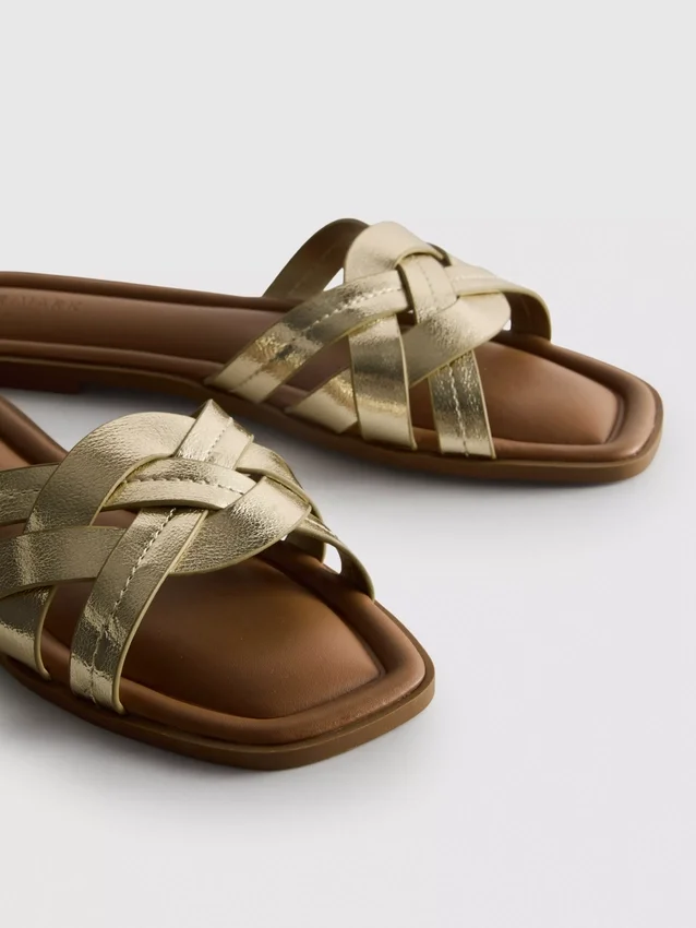 Sandaler i vävt konstläder