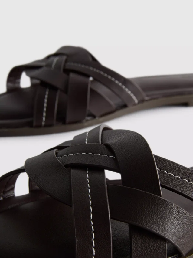 Sandaler i vävt konstläder
