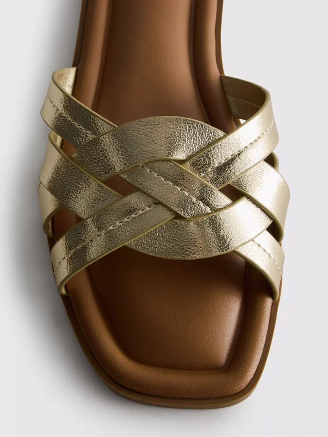 Sandaler i vävt konstläder