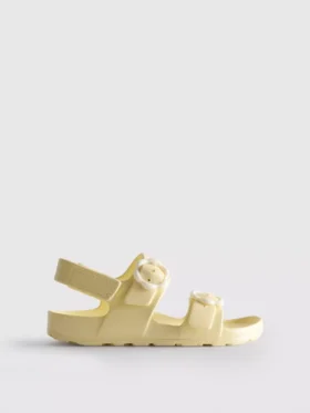 Sandaler med blommiga remmar