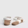 Sandaler med blommönster i laserskuren design
