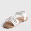 Sandaler med blommönster i laserskuren design