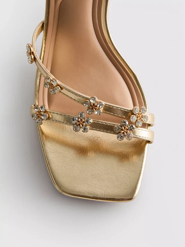 Sandaler med bred passform, blommönster och strass på klacken