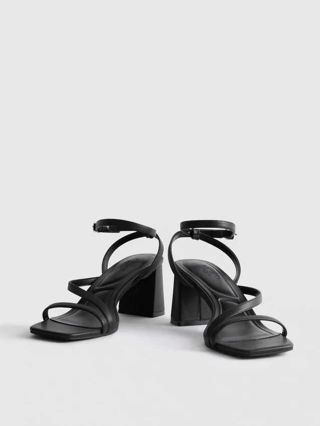 Sandaler med bred passform och blockklack