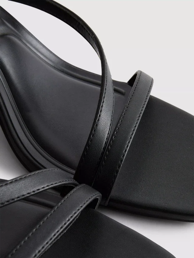 Sandaler med bred passform och blockklack