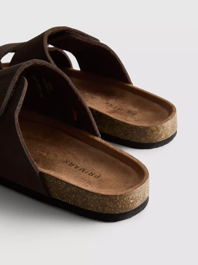 Sandaler med dubbla remmar
