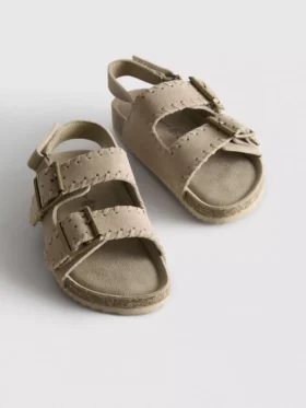 Sandaler med dubbla spännen