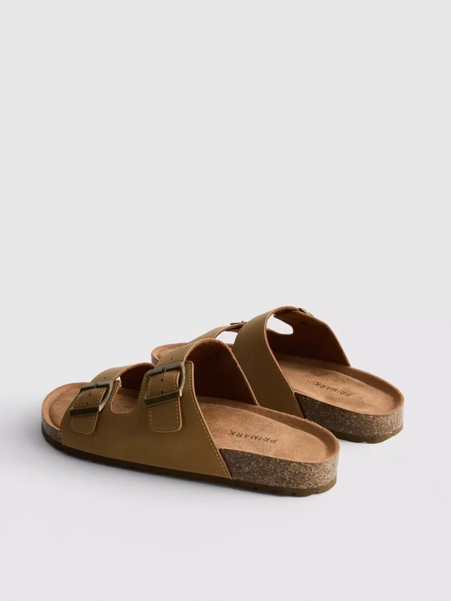 Sandaler med dubbla spännen