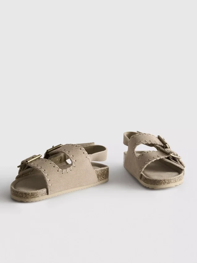 Sandaler med dubbla spännen