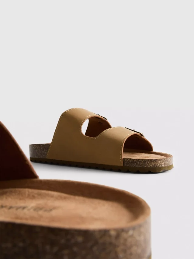 Sandaler med dubbla spännen