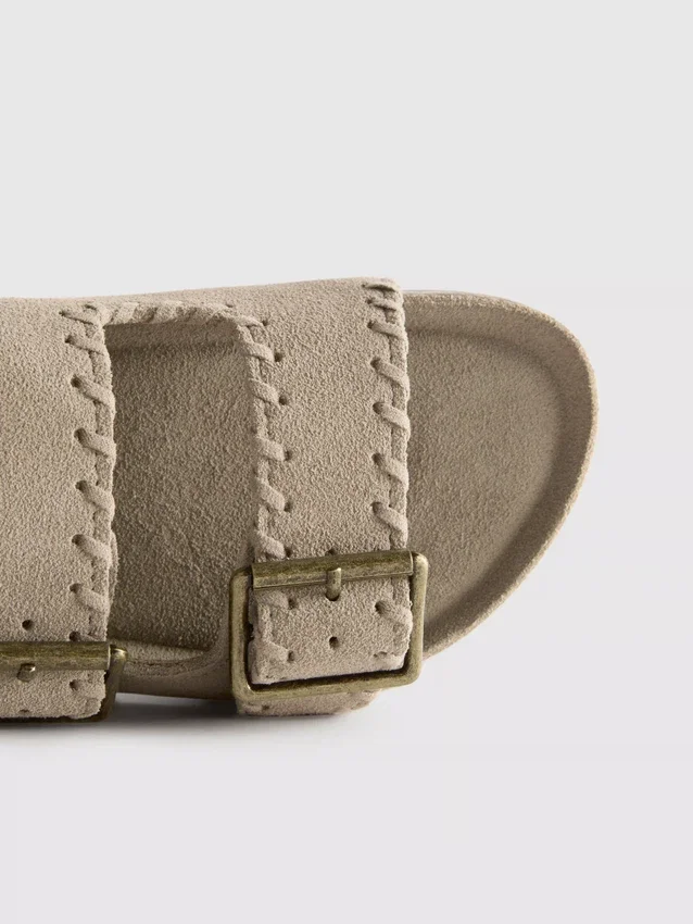Sandaler med dubbla spännen