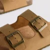 Sandaler med dubbla spännen