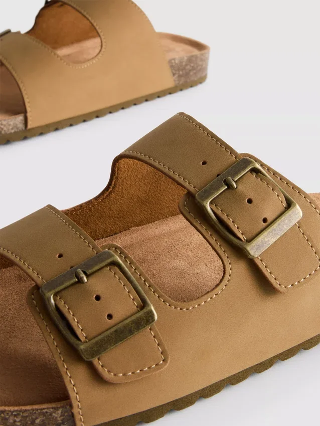 Sandaler med dubbla spännen