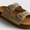 Sandaler med fotbädd och dubbla spännen samt dekorativa detaljer