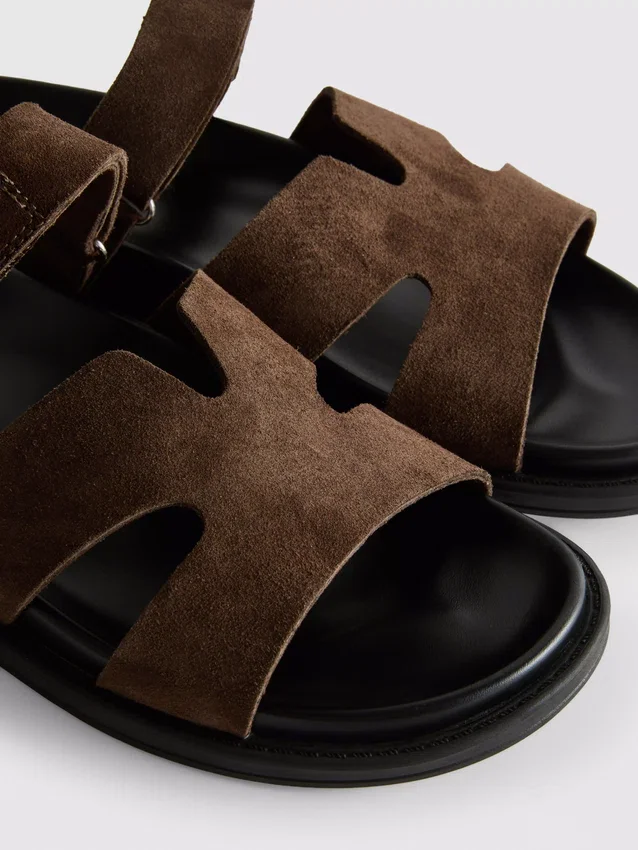 Sandaler med kardborrefäste