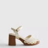 Sandaler med klackskor i imitationsmocka och nitar