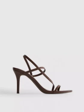 Sandaler med knappt märkbar klackskor