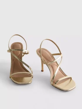 Sandaler med knappt märkbar klackskor