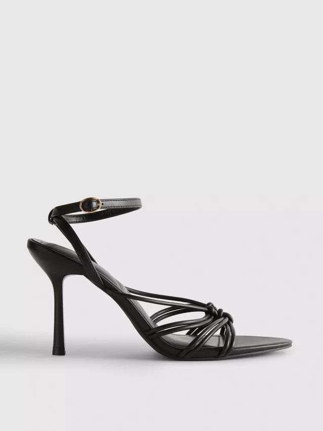 Sandaler med knutna klackskor från Paula Echevarría
