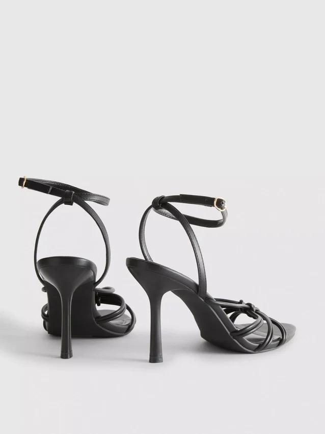 Sandaler med knutna klackskor från Paula Echevarría