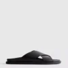 Sandaler med korsade remmar