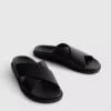 Sandaler med korsade remmar