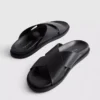 Sandaler med korsade remmar