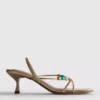 Sandaler med pärlbesatta klackskor
