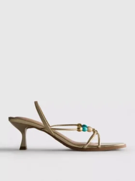 Sandaler med pärlbesatta klackskor