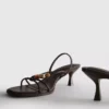 Sandaler med pärlbesatta klackskor