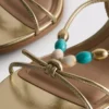 Sandaler med pärlbesatta klackskor
