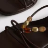 Sandaler med pärlbesatta klackskor