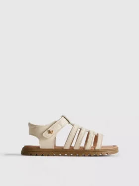 Sandaler med remmar