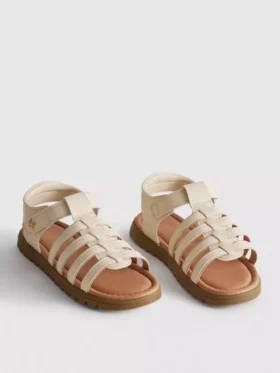 Sandaler med remmar