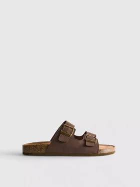 Sandaler med remmar med dubbla spännen