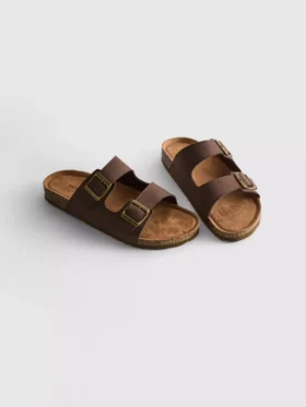 Sandaler med remmar med dubbla spännen