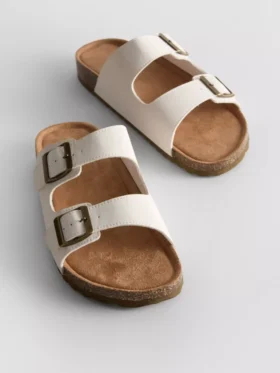 Sandaler med remmar med dubbla spännen