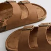 Sandaler med remmar med dubbla spännen