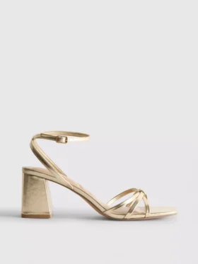 Sandaler med remmar och blockklack