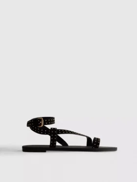 Sandaler med remmar och nitar