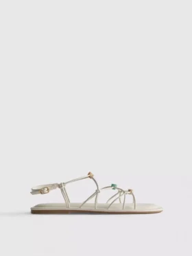 Sandaler med remmar och pärlor