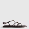 Sandaler med remmar och pärlor