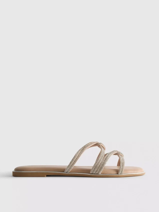 Sandaler med remmar och strass