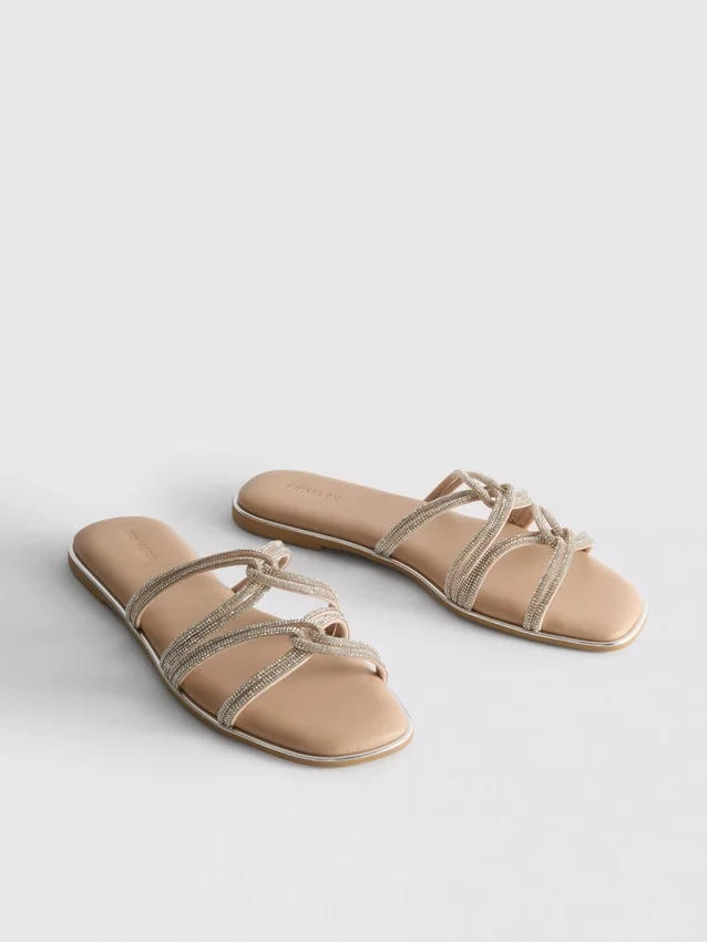 Sandaler med remmar och strass