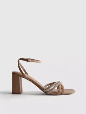 Sandaler med remmar och strass på klacken
