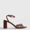 Sandaler med remmar och strass på klacken
