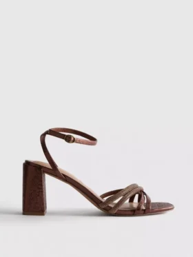 Sandaler med remmar och strass på klacken