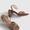 Sandaler med remmar och strass på klacken