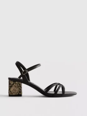 Sandaler med remmar och vävd blockklack