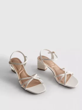 Sandaler med remmar och vävd blockklack